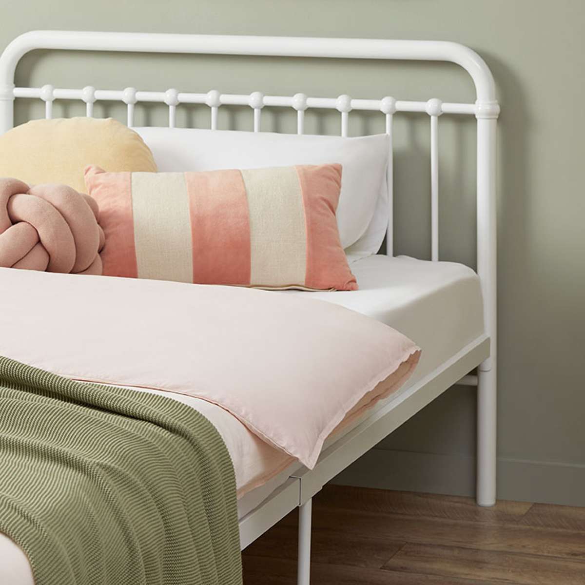Mocka king bed online
