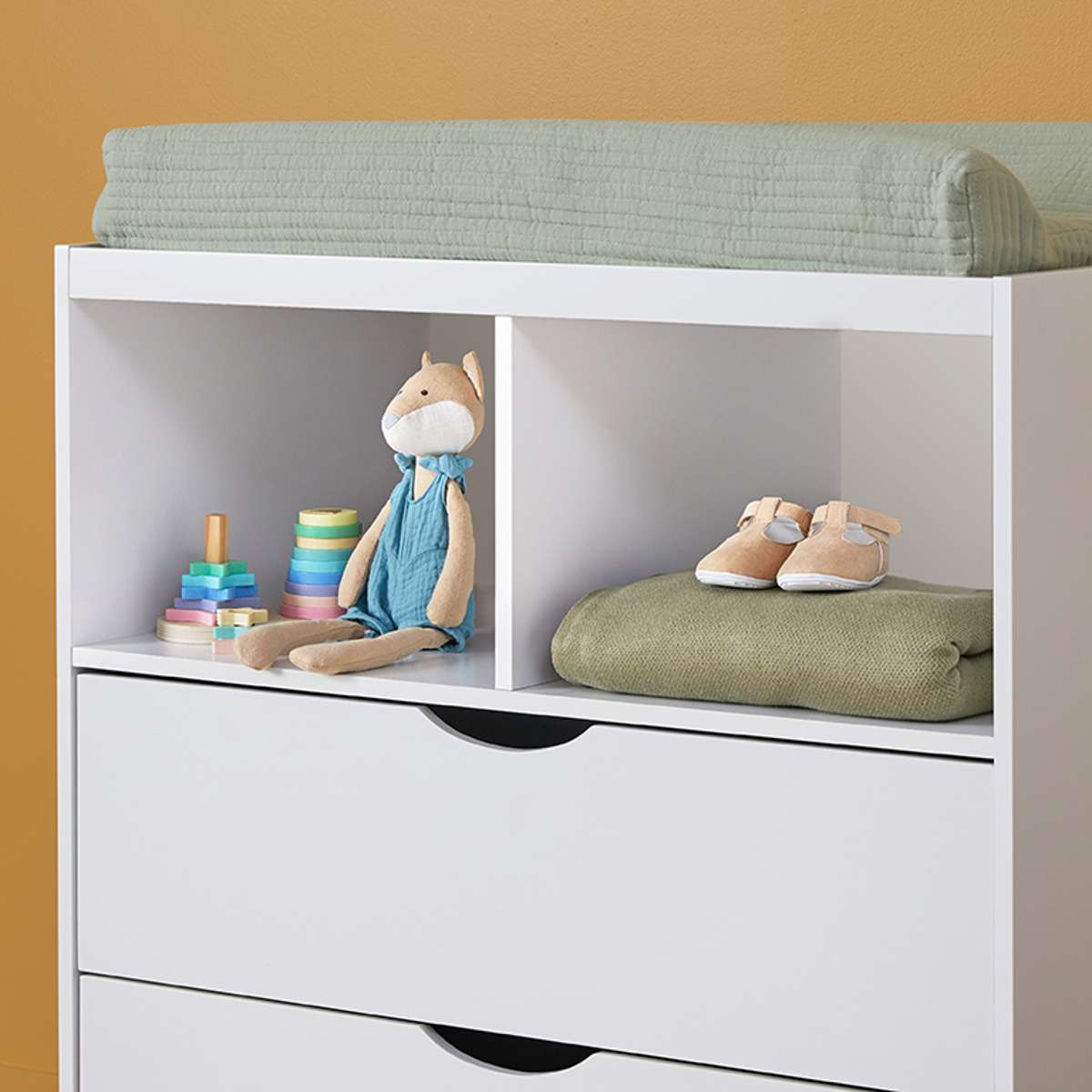 Safe and Stylish Brooklyn Change Table in White - Mocka