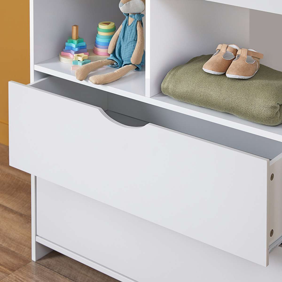 Safe and Stylish Brooklyn Change Table in White - Mocka