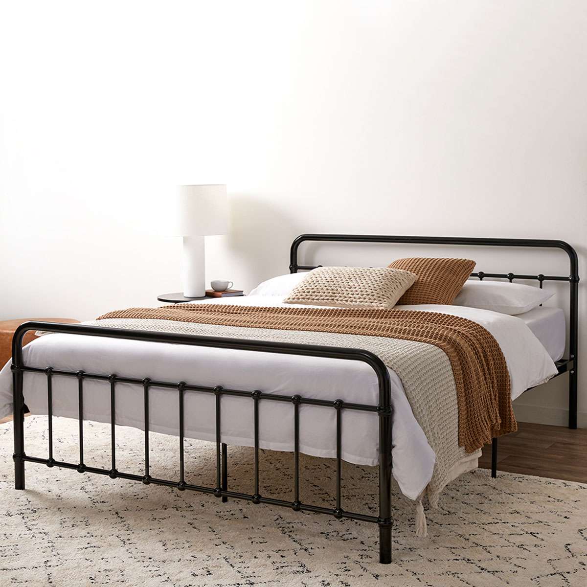 Sonata Queen Bed For The Modern Bedroom - Mocka